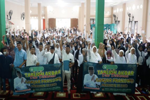 Ribuan Santri dan Ustaz Bumi Silampari Deklarasi Dukung Ganjar Pranowo di Pilpres 2024 - JPNN.COM