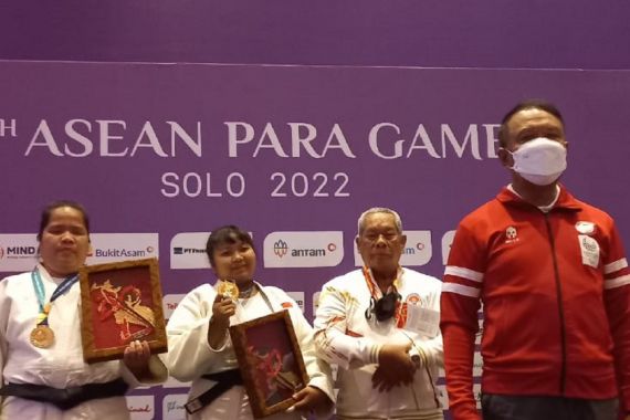 Cabor Judo Tunanetra Lampaui Target, Menpora Amali Turun Langsung Kalungkan Medali - JPNN.COM