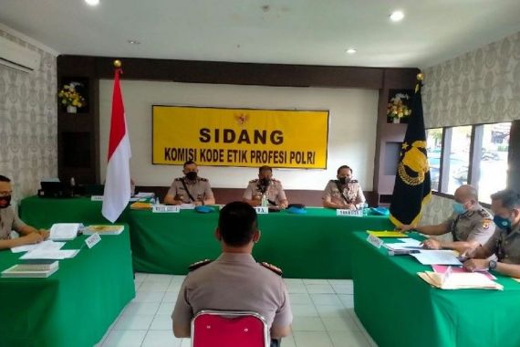 Mantan Danki Brimob Jalani Sidang Kode Etik, Keputusan Ketua Bikin si Perwira Murung - JPNN.COM