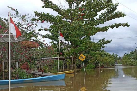 Banjir Melanda Sejumlah Desa di Kapuas Hulu - JPNN.COM