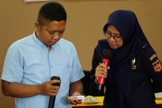 Bea Cukai Sosialisasikan Bahaya Rokok Ilegal dan Ketentuan Cukai di Jabar - JPNN.COM