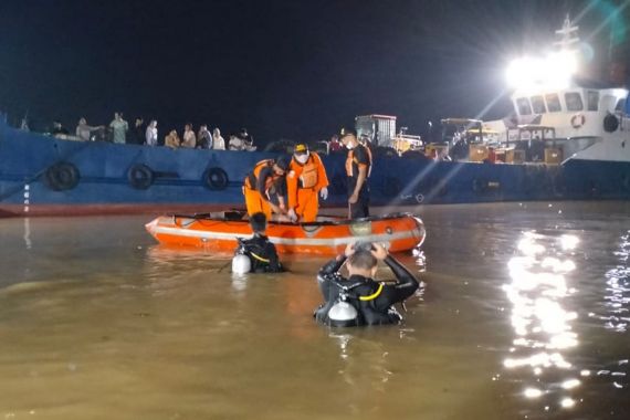 Malam-malam, Nur Wahid yang Hilang Tenggelam di Sungai Mahakam Belum Ditemukan - JPNN.COM