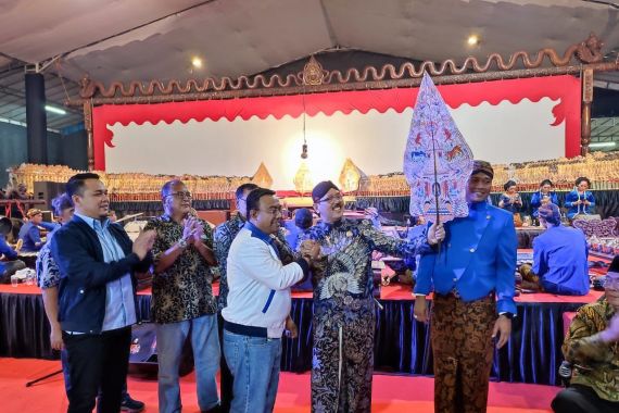 Rayakan Tahun Baru Islam, KNPI Menanggap Wayang Kulit dan Santuni Masjid - JPNN.COM