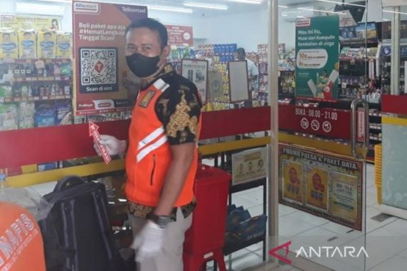 Minimarket Dibobol Pencuri, Terekam CCTV, Lihat Deh - JPNN.COM