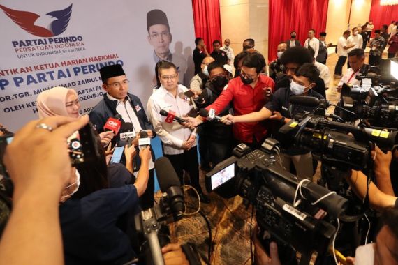 Hary Tanoe Angkat TGB Jadi Ketua Harian Nasional Perindo, Begini Alasannya - JPNN.COM