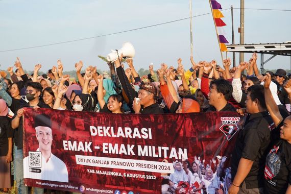 Jelang Hari Kemerdekaan, Sahabat Ganjar 'Sebar' Paket Sembako - JPNN.COM