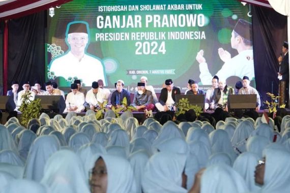 Sukarelawan dan Ulama di Cirebon Doakan Ganjar Pranowo Jadi Capres 2024 - JPNN.COM