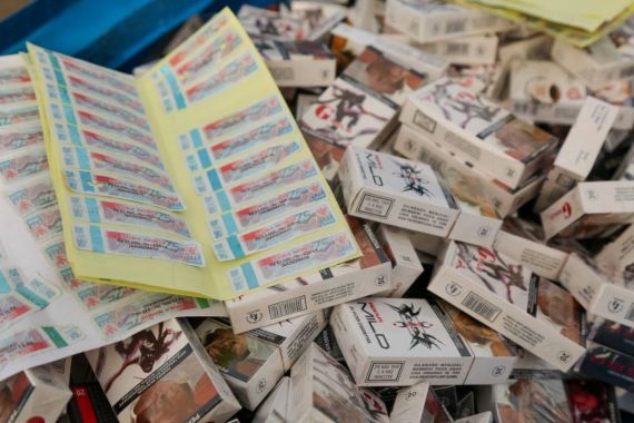 Luar Biasa, Bea Cukai Gagalkan Peredaran 600 Ribu Batang Rokok Ilegal dalam Sehari - JPNN.COM