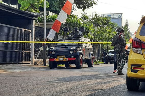 Brimob Bersenjata Lengkap Tiba di Rumah Pribadi dan Rumah Dinas Ferdy Sambo, Rantis Berjaga - JPNN.COM