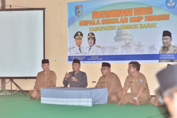 Bupati Lombok Barat Ingatkan Seluruh Kepala Sekolah Melek Teknologi - JPNN.COM