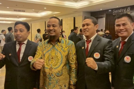 Gubernur Sulsel Kukuhkan Pengurus KONI, Amran Sulaiman hingga Kapolda Sulsel Hadir - JPNN.COM