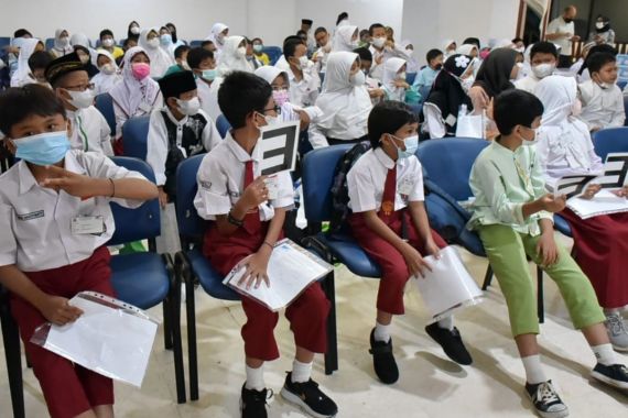 Tiga Kepala Sekolah Dipanggil Dikbud Gara-Gara Harga Seragam Sekolah - JPNN.COM
