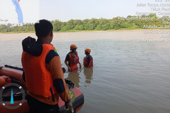 Ririn Umaiyah yang Hilang Terbawa Arus Sungai Batang Kuantan DItemukan Sudah Tak Bernyawa - JPNN.COM