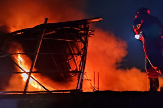 Kebakaran Besar Terjadi di Bekasi, Bedeng dan Rumah Ludes - JPNN.COM