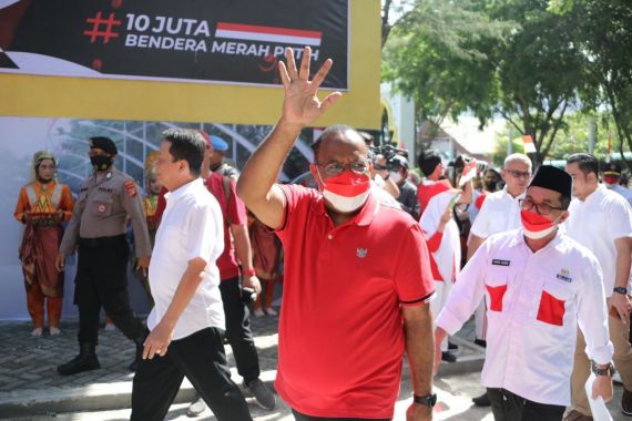 Gerakan 10 Juta Bendera Merah Putih, Wamendagri John Wempi ke Aceh, Simak Kalimatnya - JPNN.COM