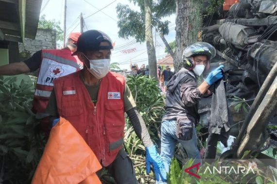 5 Orang Tewas dalam Kecelakaan Maut di Jalur Tengkorak Sukabumi-Cianjur - JPNN.COM