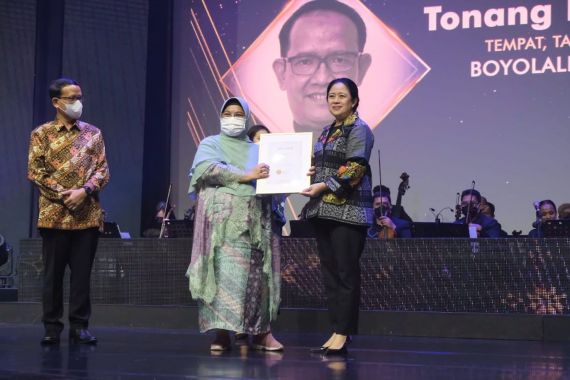 Serahkan Achmad Bakrie Award, Puan Apresiasi Kepada Dokter Berdedikasi Tanggulangi Covid-19 - JPNN.COM