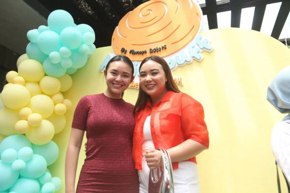 Manopo Sisters Makin Serius Berbisnis Kue Sus Kekinian, NIh Buktinya - JPNN.COM