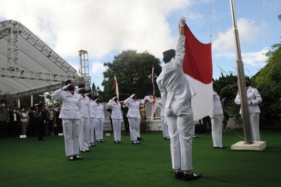 Bikin Bangga, Pekerja Migran Indonesia Jadi Paskibra di Hong Kong - JPNN.COM