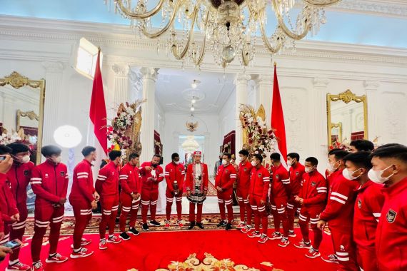 Terima Timnas U-16 Indonesia di Istana, Jokowi Beri Pesan Khusus - JPNN.COM