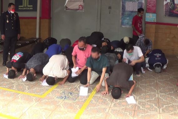 1.472 Warga Binaan Dapat Remisi HUT ke-77 RI, 25 Orang Langsung Sujud Syukur - JPNN.COM