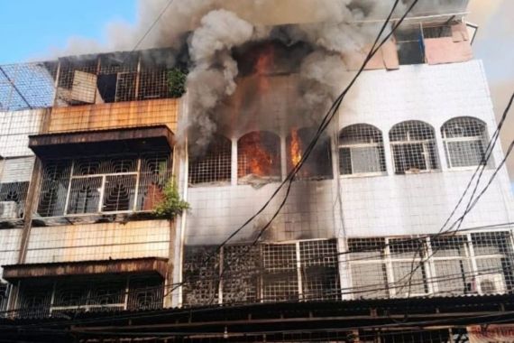 6 Orang Tewas Akibat Kebakaran Indekos di Tambora Jakarta Barat - JPNN.COM