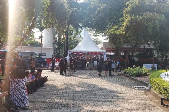Para Undangan Upacara HUT Ke-77 RI Pakai Baju Adat, Ada Arahan dari Jokowi - JPNN.COM