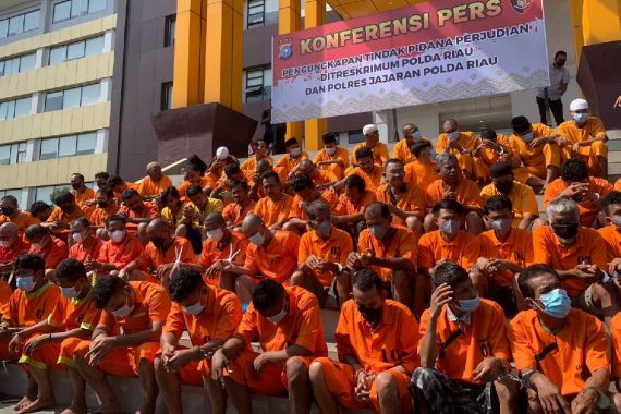 Anak Buah Irjen Iqbal Ungkap 145 Kasus Perjudian dan Menangkap 228 Tersangka - JPNN.COM