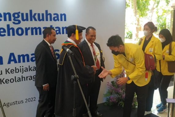 Menpora Dicegat Mahasiswa Setelah Dikukuhkan Jadi Profesor Kehormatan Unnes, Oh Ternyata - JPNN.COM