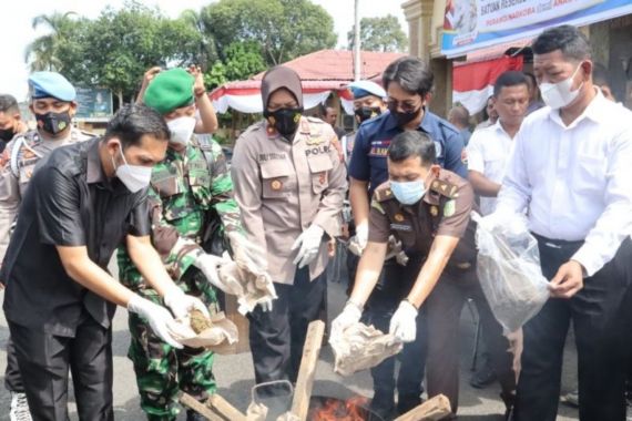 Kompol Sri: Barang Bukti Narkoba Dimusnahkan dengan Cara Dibakar - JPNN.COM