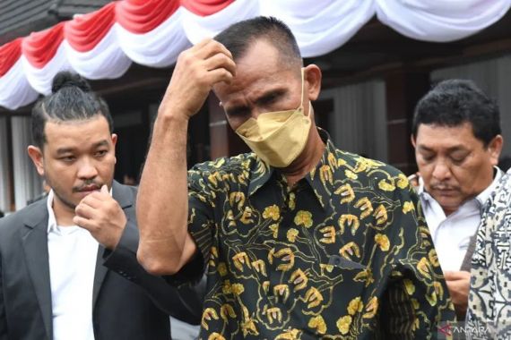 Ayah Brigadir J Pastikan Hadir di Acara Wisuda Sang Anak, Hari Ini Berangkat ke Jakarta - JPNN.COM