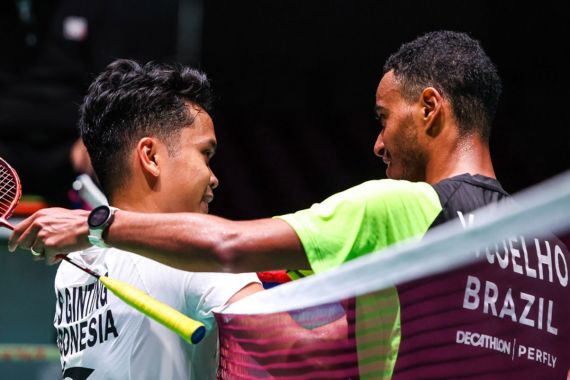 Tokyo 2022: Sebelum Tersenyum, Ginting Bilang Ygor Coelho Agak Menakutkan - JPNN.COM