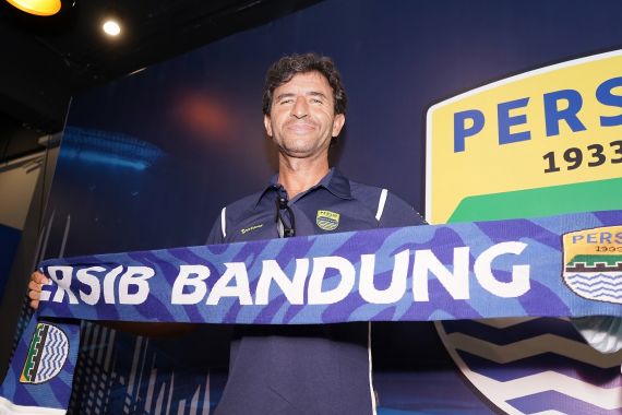 Pesan Penting Luis Milla Bagi Pemain Persib di Tengah Penundaan Liga 1 2022/23 - JPNN.COM