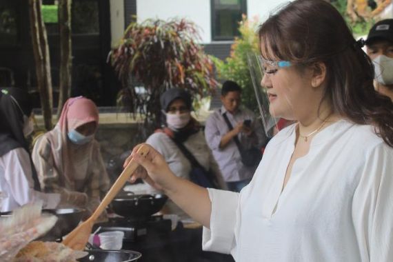 Putri Habibie Meluncurkan Nugget Ikan Ciroyom, Berharap Bisa Jadi Oleh-Oleh - JPNN.COM