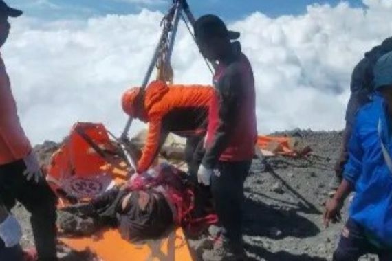 Pendaki Asal Portugal Tewas di Gunung Rinjani Telah Dievakuasi - JPNN.COM