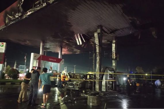 SPBU di Bengkulu Terbakar, Polisi Menduga Api Berasal dari Mobil Tangki Modifikasi - JPNN.COM