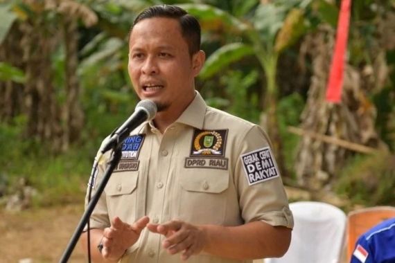 Gelombang Penolakan Kenaikan BBM Sudah Bergulir, Kali Ini dari DPRD Riau - JPNN.COM