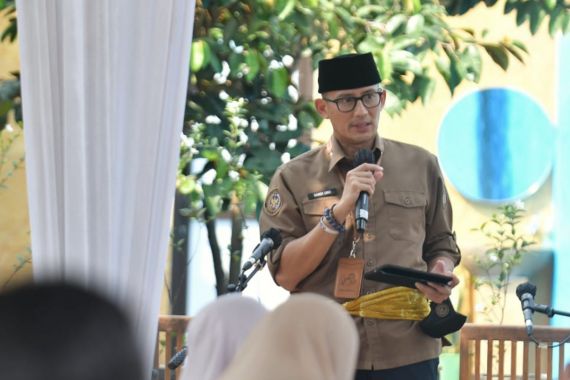Sandiaga Uno Beri Bantuan Modal Kepada Pelaku UMKM Yogyakarta - JPNN.COM