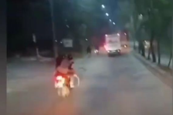 Video Viral, Sekelompok Gangster Konvoi di Bekasi, Mengerikan Sekali - JPNN.COM