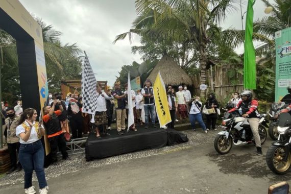 Adira Finance Ajak Komunitas Motor Ikut Kembangkan Desa Wisata - JPNN.COM