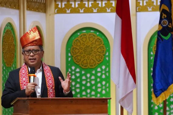 Hasto Kristiyanto: Daripada Mencela Sesama Anak Bangsa, Lebih Baik Kita Bertindak Keluar - JPNN.COM
