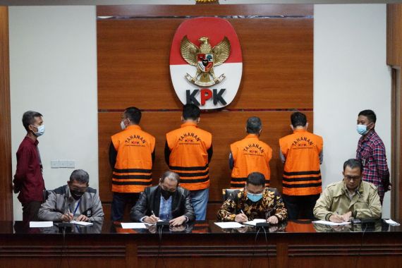 KPK Tambah Masa Penahanan Rektor Unila Prof Karomani - JPNN.COM