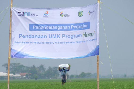 Rekind Salurkan Bantuan Untuk Puluhan Petani di Karawang - JPNN.COM