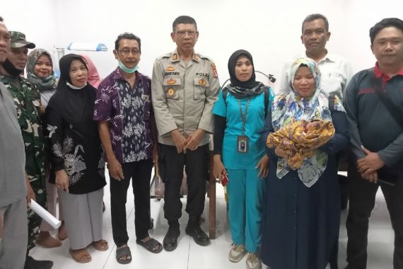 Detik-Detik Penemuan Bayi Perempuan di Pringgabaya Lombok Timur, Gempar - JPNN.COM