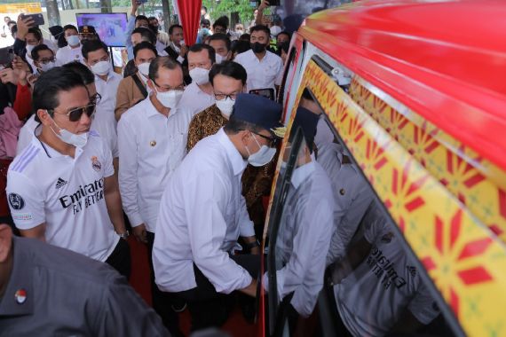 Pemkot Palembang Terima Bantuan 29 Angkot Feeder LRT dari Kemenhub - JPNN.COM