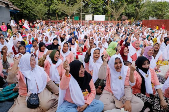 Mak Ganjar Jawa Barat Gelar Doa dan Zikir Bersama di Masjid As Salam Cirebon - JPNN.COM