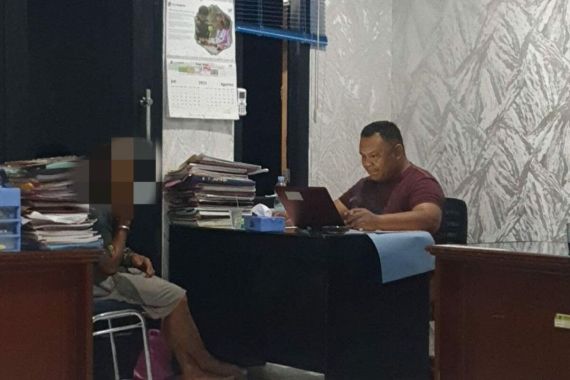 MU Sungguh Ayah yang Bejat, 2 Anak Kandung Sendiri Disetubuhi - JPNN.COM