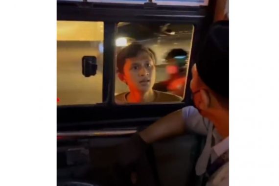Viral Video Pengemudi Mobil Menampar Sopir Bus Transjakarta, Lihat Tampang Pelakunya - JPNN.COM