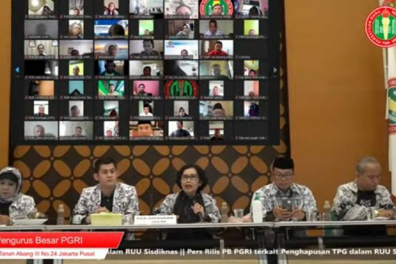 Ayat Tunjangan Profesi Guru Hilang Dalam RUU Sisdiknas, Ketum PB PGRI Bereaksi Keras  - JPNN.COM