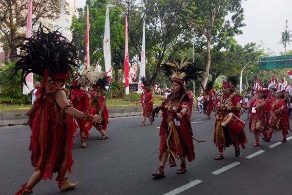 Masyarakat Antusias Hadiri Kirab Merah Putih Gagasan Polri di Jakarta - JPNN.COM